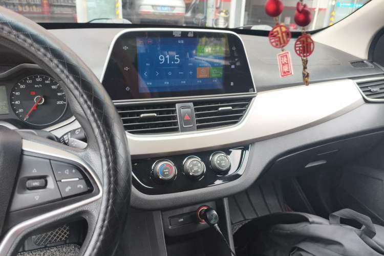 Used Baojun 310W 2018 1.5L Automatic Fashion Version China V Emission Standard Audio And AC Panel