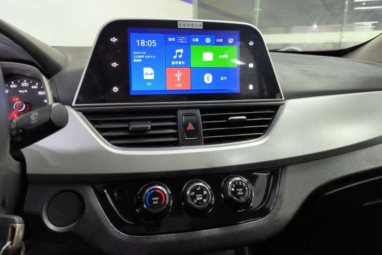 Used Baojun 310W 2018 1.5L Automatic Fashion Version China V Emission Standard Audio And AC Panel