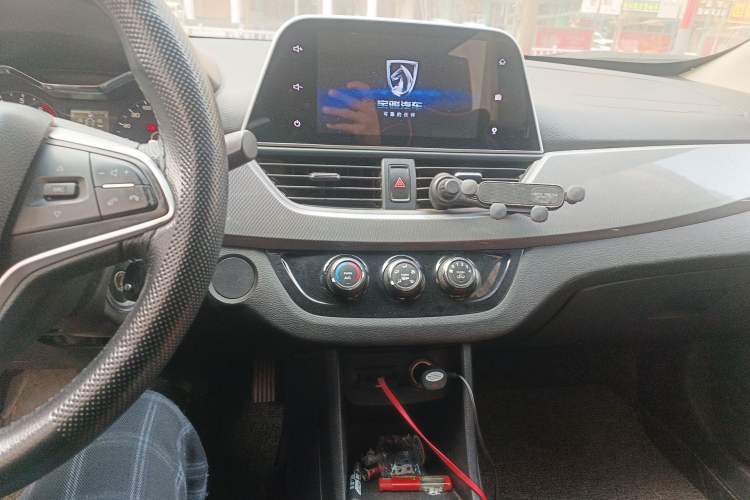 Used Baojun 310W 2018 1.5L Automatic Luxury Version China V Audio And AC Panel
