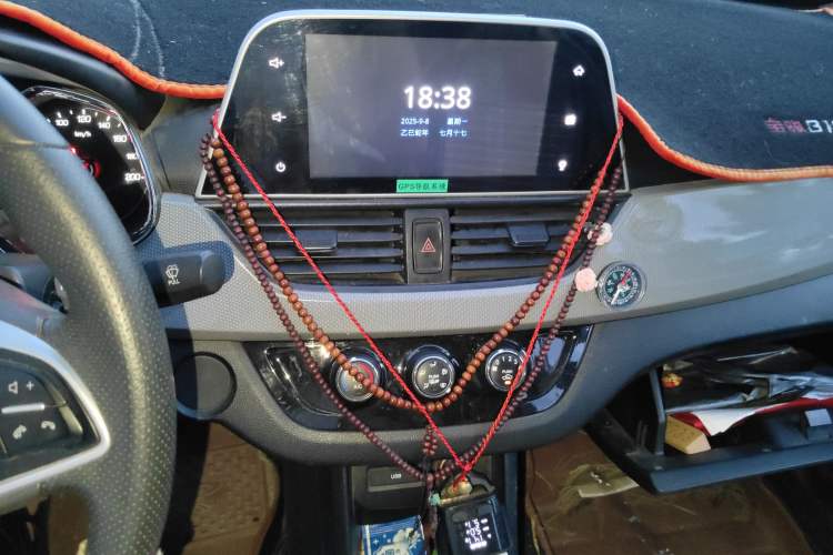 Used Baojun 310W 2018 1.5L Automatic Luxury Version China VI Emission Standard Audio And AC Panel