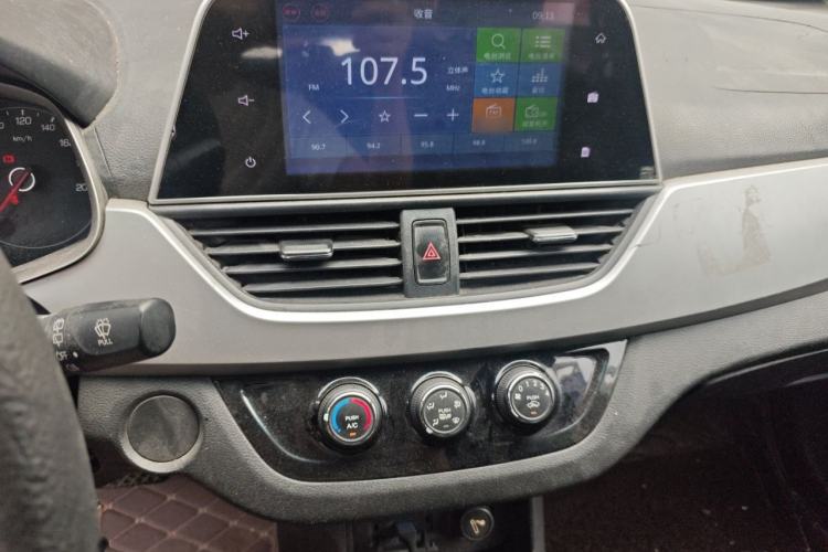 Used Baojun 310W 2018 1.5L Automatic Fashion Version China V Emission Standard Audio And AC Panel