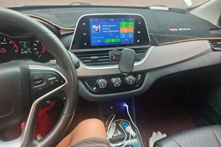 Used Baojun 310W 2018 1.5L Automatic Fashion Version China V Emission Standard Audio And AC Panel