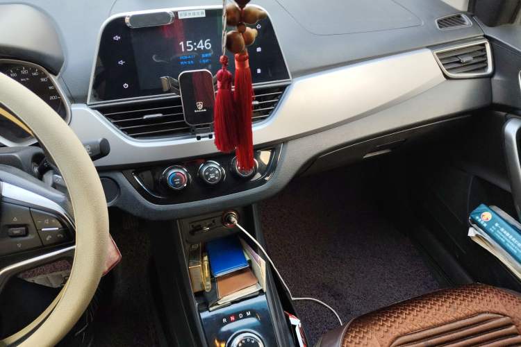 Used Baojun 310W 2018 1.5L Automatic Fashion Edition China VI Audio And AC Panel