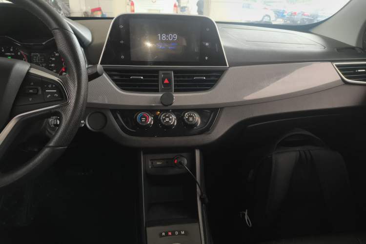 Used Baojun 310W 2018 1.5L Automatic Luxury Version China V Audio And AC Panel