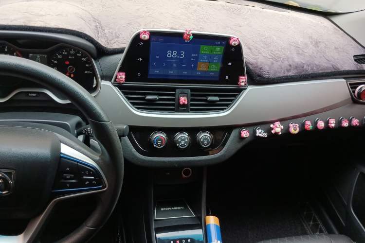 Used Baojun 310W 2018 1.5L Automatic Fashion Version China V Emission Standard Audio And AC Panel