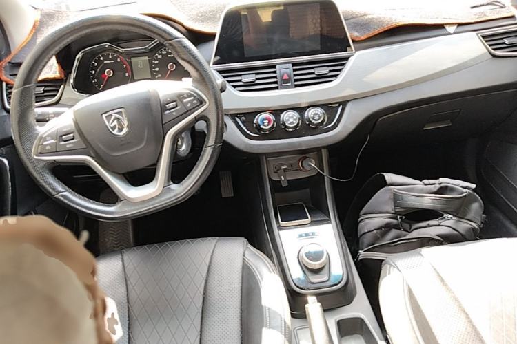 Used Baojun 310W 2018 1.5L Automatic Luxury Version China V Center Console