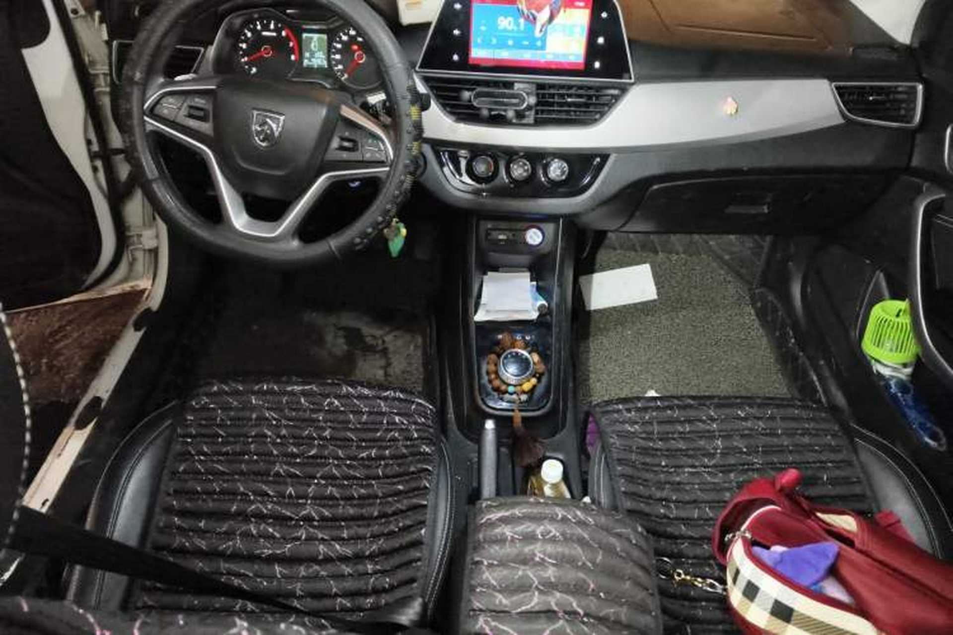 Used Baojun 310W 2018 1.5L Automatic Fashion Version China V Emission Standard Center Console