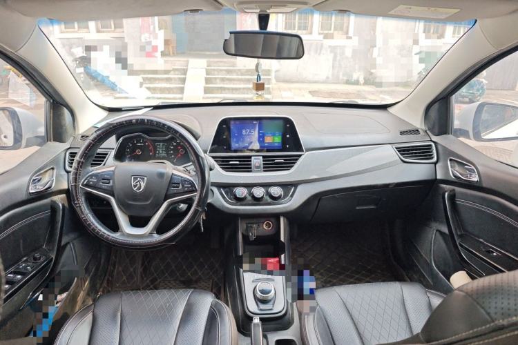 Used Baojun 310W 2018 1.5L Automatic Luxury Version China V Center Console