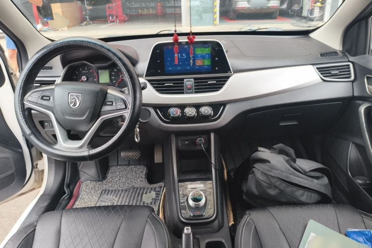 Used Baojun 310W 2018 1.5L Automatic Fashion Version China V Emission Standard Center Console