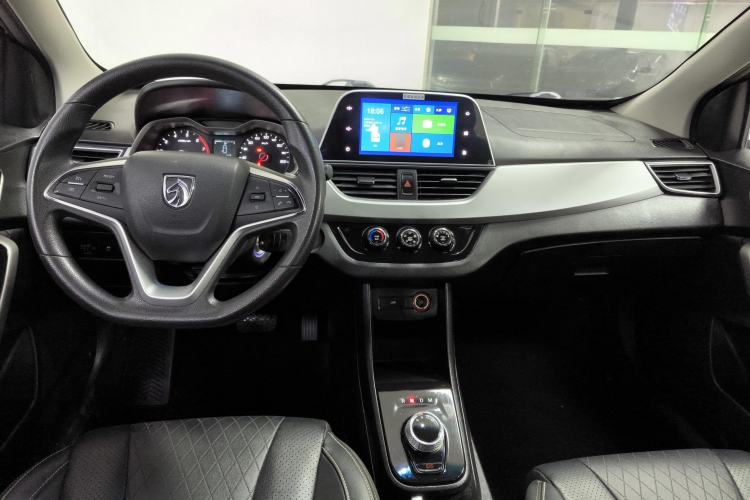 Used Baojun 310W 2018 1.5L Automatic Fashion Version China V Emission Standard Center Console