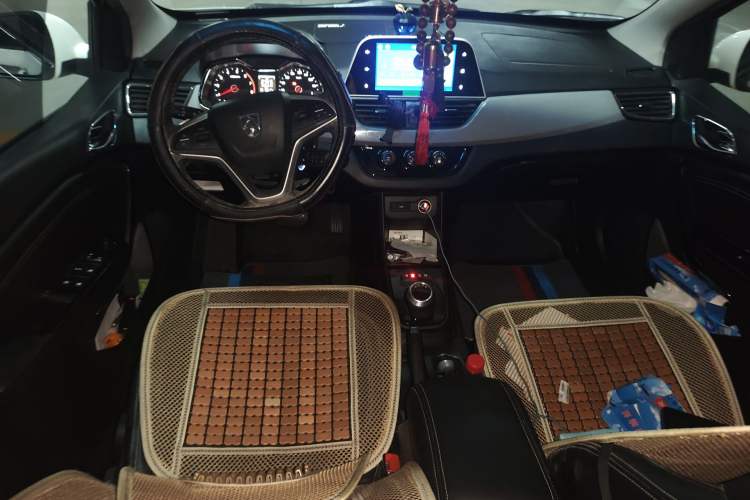 Used Baojun 310W 2018 1.5L Automatic Luxury Version China VI Emission Standard Center Console