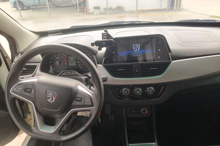 Used Baojun 310W 2018 1.5L Automatic Fashion Version China V Emission Standard Center Console
