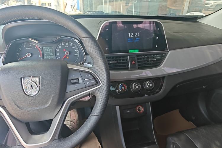 Used Baojun 310W 2018 1.5L Automatic Luxury Version China V Center Console