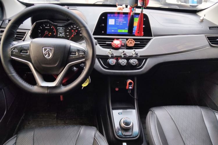 Used Baojun 310W 2018 1.5L Automatic Luxury Version China V Center Console