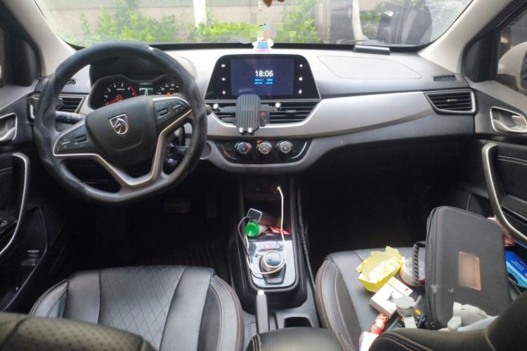 Used Baojun 310W 2018 1.5L Automatic Fashion Edition China VI Center Console