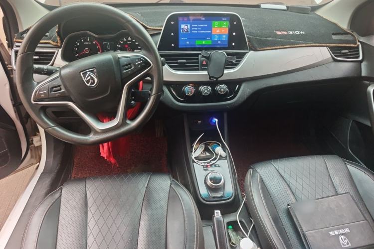 Used Baojun 310W 2018 1.5L Automatic Fashion Version China V Emission Standard Center Console