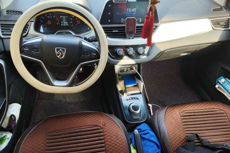 Used Baojun 310W 2018 1.5L Automatic Fashion Edition China VI Center Console