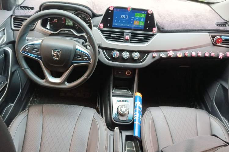 Used Baojun 310W 2018 1.5L Automatic Fashion Version China V Emission Standard Center Console