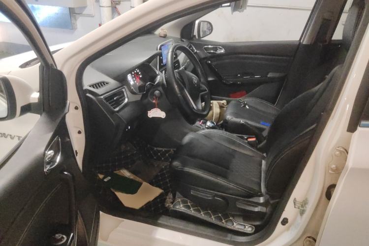 Used Baojun 310W 2018 1.5L Automatic Luxury Version China V Driver Seat