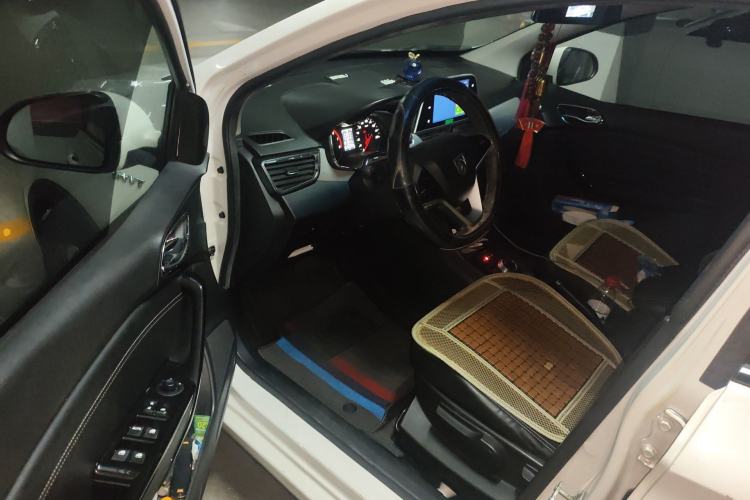 Used Baojun 310W 2018 1.5L Automatic Luxury Version China VI Emission Standard Driver Seat