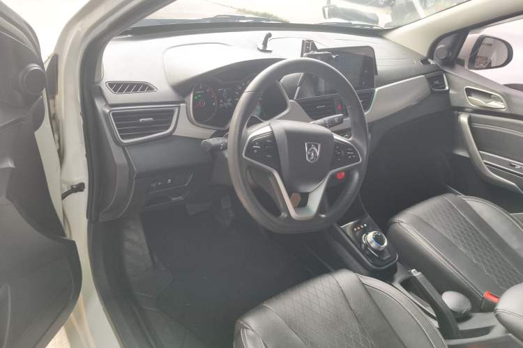 Used Baojun 310W 2018 1.5L Automatic Fashion Version China V Emission Standard Driver Seat