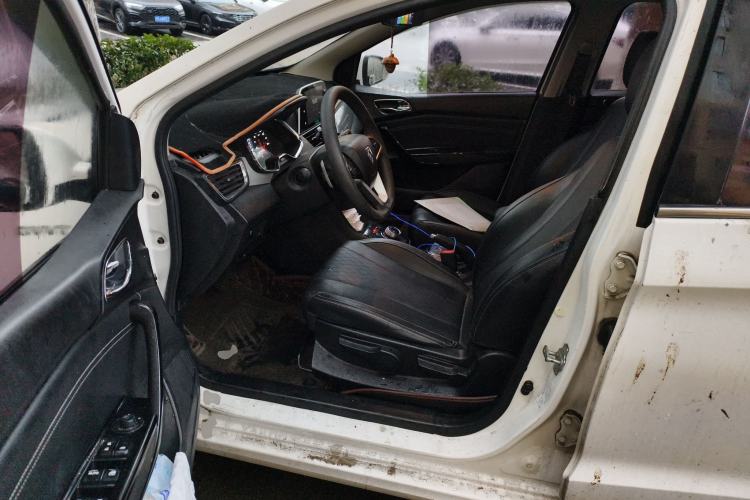 Used Baojun 310W 2018 1.5L Automatic Luxury Version China V Driver Seat