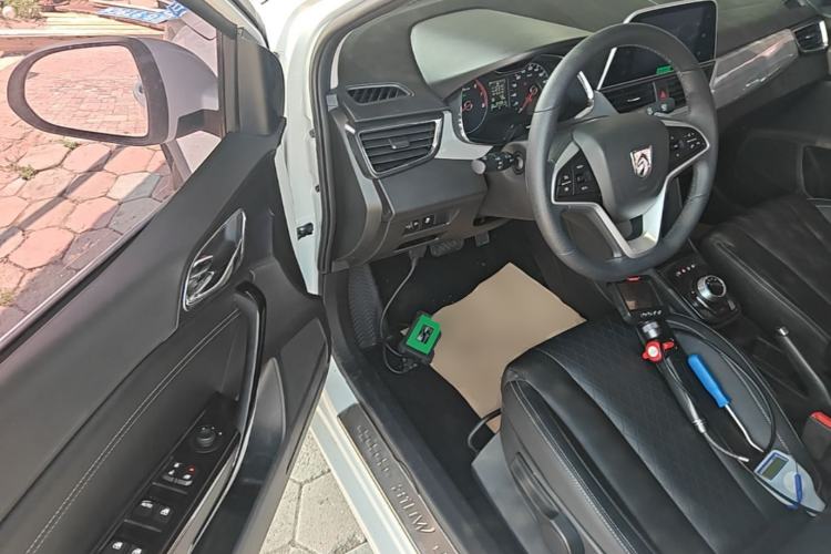 Used Baojun 310W 2018 1.5L Automatic Luxury Version China V Driver Seat