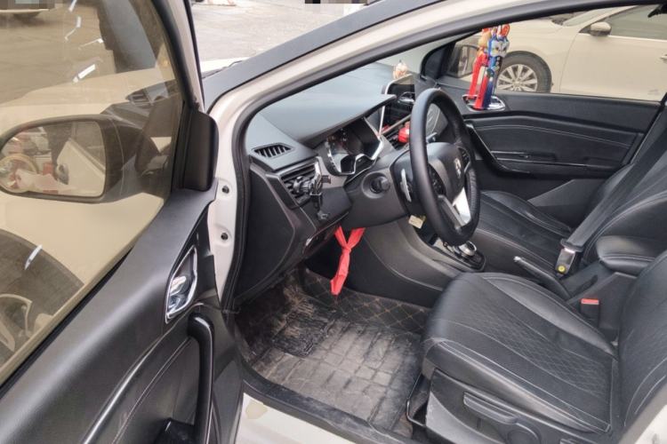 Used Baojun 310W 2018 1.5L Automatic Luxury Version China V Driver Seat