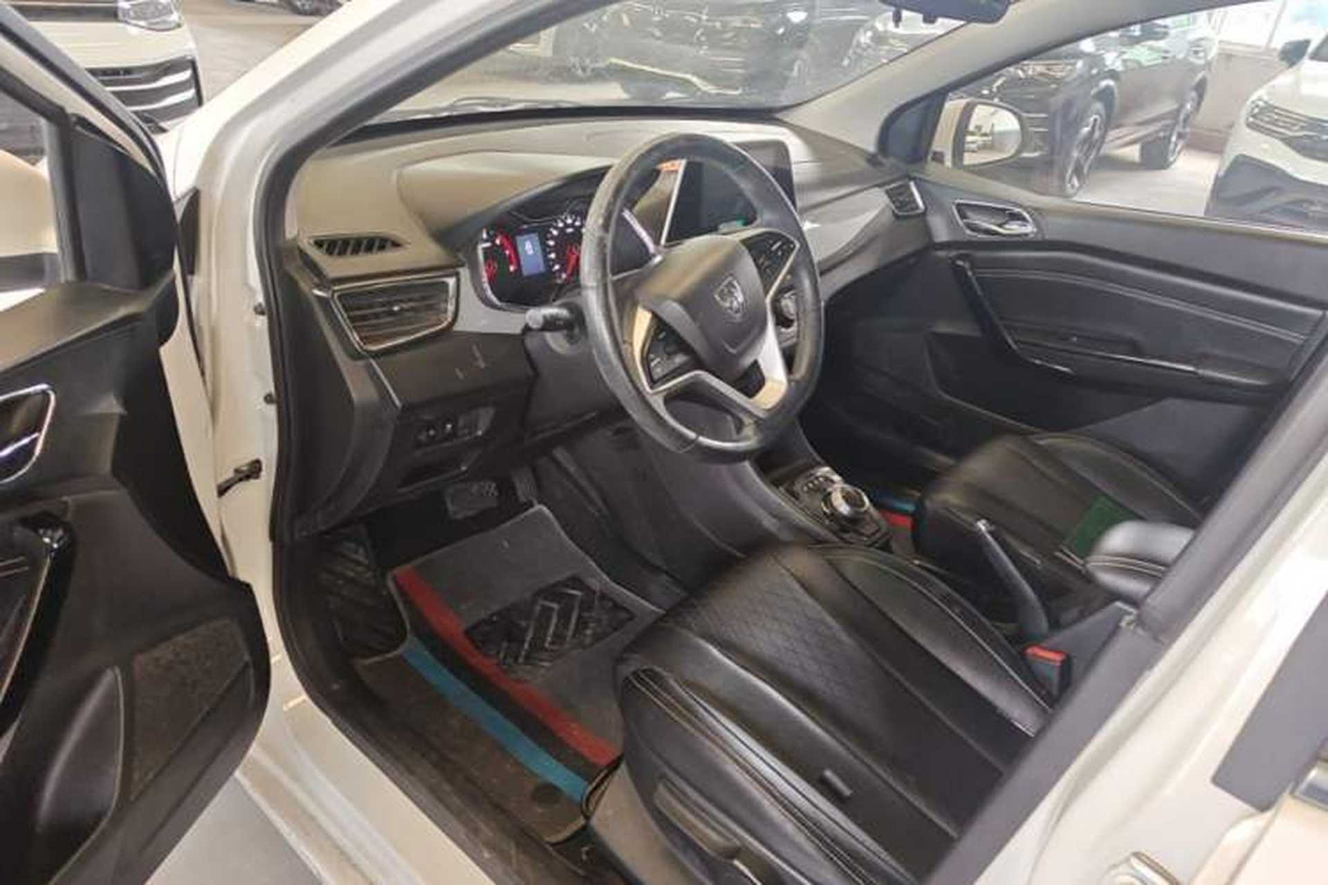 Used Baojun 310W 2018 1.5L Automatic Luxury Version China V Driver Seat