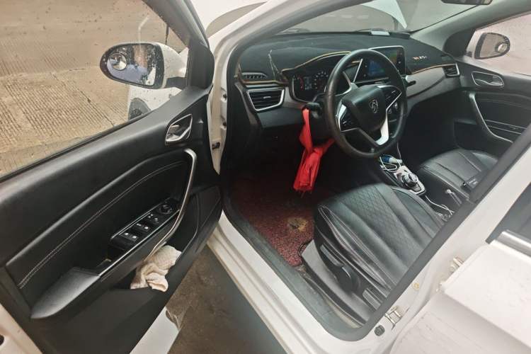 Used Baojun 310W 2018 1.5L Automatic Fashion Version China V Emission Standard Driver Seat
