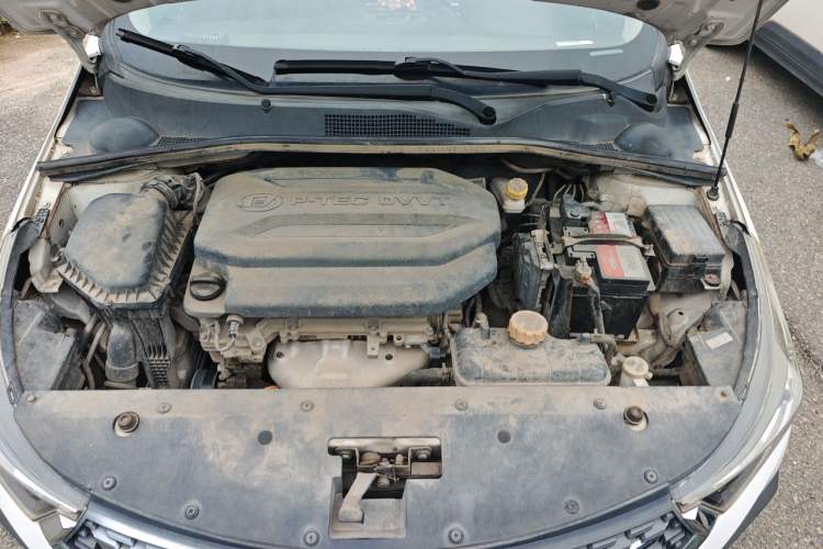 Used Baojun 310W 2018 1.5L Automatic Luxury Version China VI Emission Standard Engine Bay