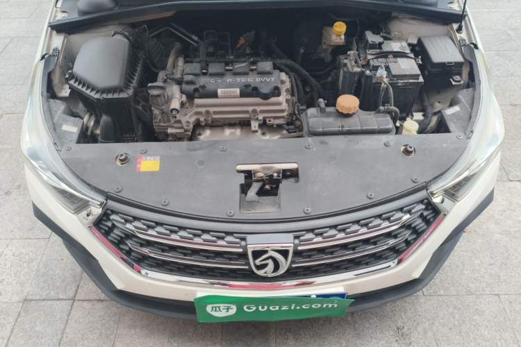 Used Baojun 310W 2018 1.5L Automatic Fashion Version China V Emission Standard Engine Bay