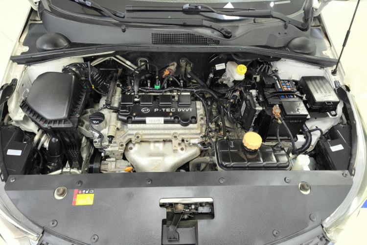 Used Baojun 310W 2018 1.5L Automatic Fashion Version China V Emission Standard Engine Bay