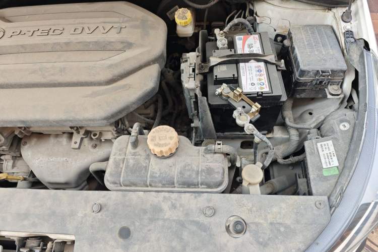 Used Baojun 310W 2018 1.5L Automatic Luxury Version China V Engine Bay Left