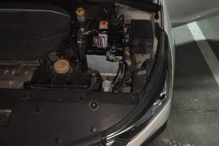 Used Baojun 310W 2018 1.5L Automatic Luxury Version China VI Emission Standard Engine Bay Left