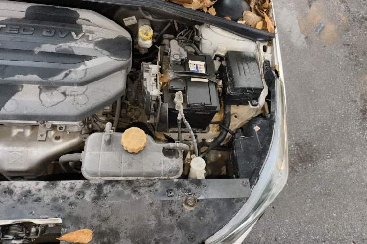 Used Baojun 310W 2018 1.5L Automatic Luxury Version China V Engine Bay Left