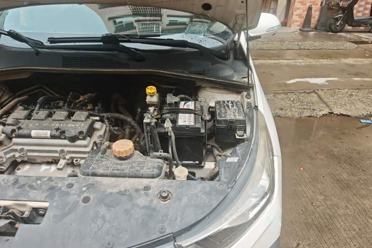 Used Baojun 310W 2018 1.5L Automatic Fashion Version China V Emission Standard Engine Bay Left