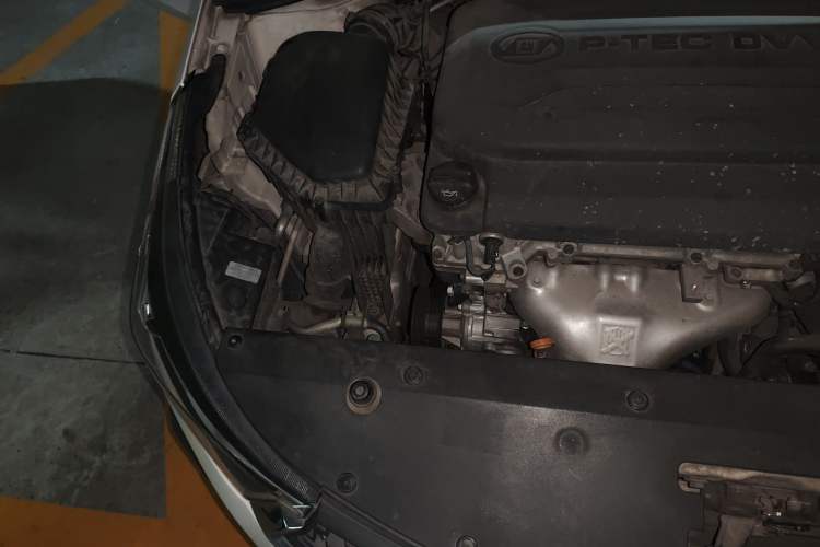Used Baojun 310W 2018 1.5L Automatic Luxury Version China VI Emission Standard Engine Bay Right