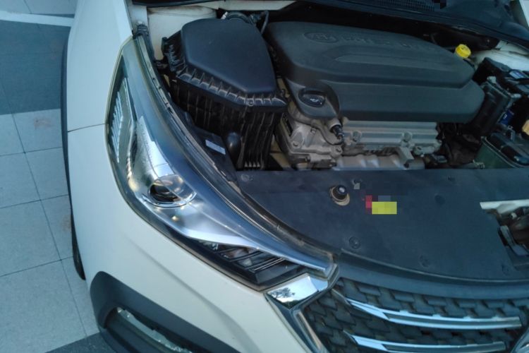 Used Baojun 310W 2018 1.5L Automatic Luxury Version China VI Emission Standard Engine Bay Right