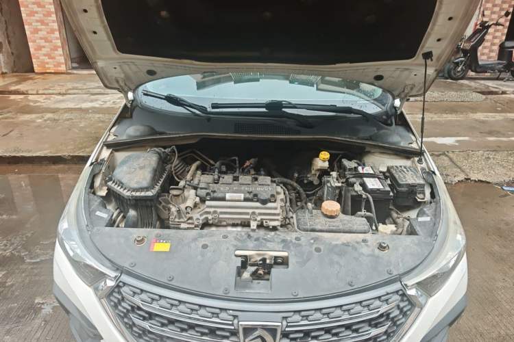 Used Baojun 310W 2018 1.5L Automatic Fashion Version China V Emission Standard Engine Bay