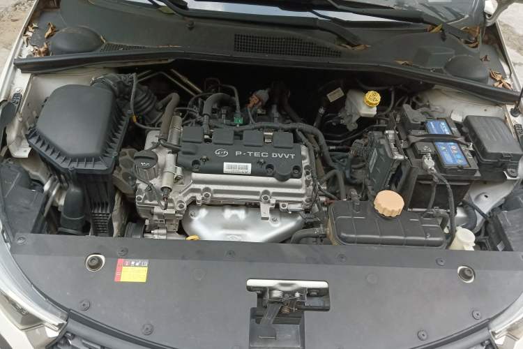 Used Baojun 310W 2018 1.5L Automatic Fashion Version China V Emission Standard Engine Bay