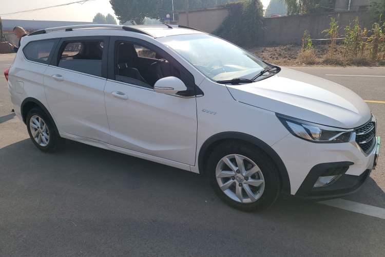 Used Baojun 310W 2018 1.5L Automatic Fashion Version China V Emission Standard Exterior 2