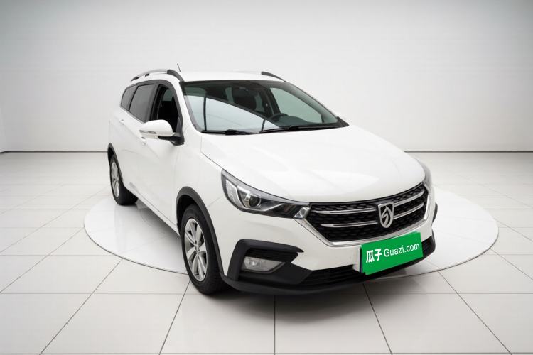 Used Baojun 310W 2018 1.5L Automatic Fashion Edition China VI Front Right 45 Deg