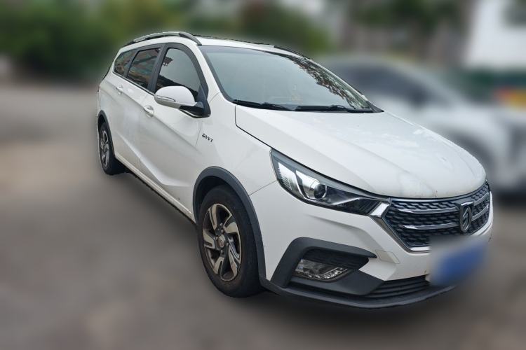 Used Baojun 310W 2018 1.5L Automatic Luxury Version China VI Emission Standard Front Right 45 Deg