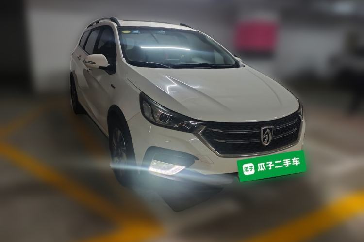 Used Baojun 310W 2018 1.5L Automatic Luxury Version China VI Emission Standard Front Right 45 Deg