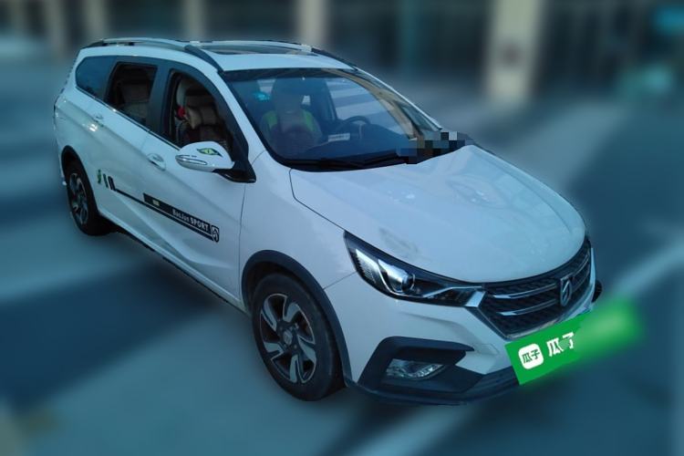 Used Baojun 310W 2018 1.5L Automatic Luxury Version China VI Emission Standard Front Right 45 Deg