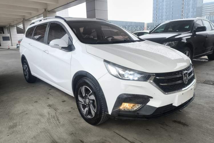 Used Baojun 310W 2018 1.5L Automatic Luxury Version China V Front Right 45 Deg