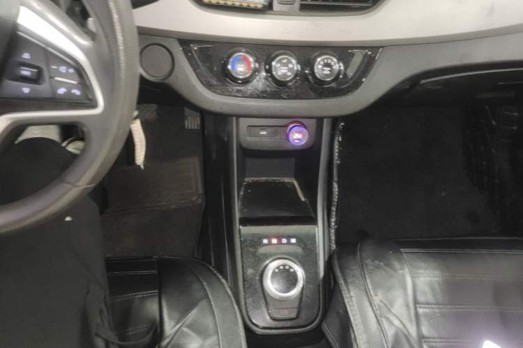 Used Baojun 310W 2018 1.5L Automatic Fashion Edition China VI Gear Lever
