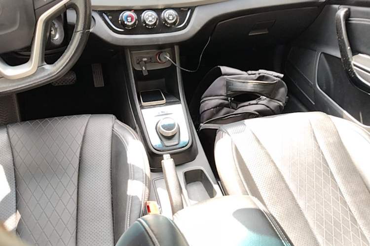 Used Baojun 310W 2018 1.5L Automatic Luxury Version China V Gear Lever