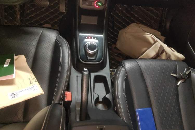 Used Baojun 310W 2018 1.5L Automatic Luxury Version China V Gear Lever